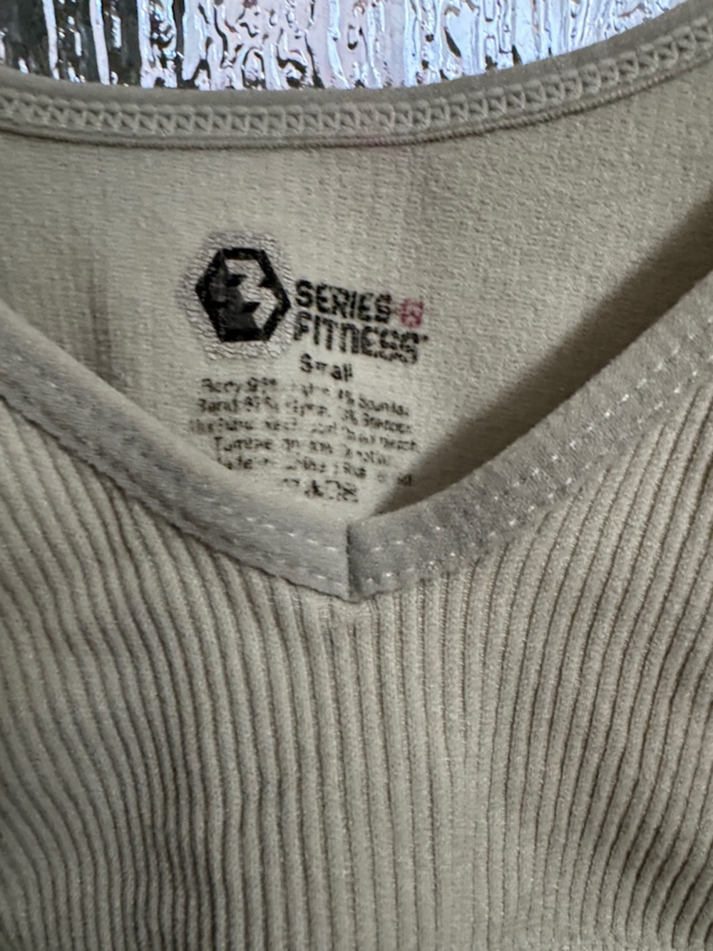 Gray Ribbed V-Neck Crop Tank - Picture 2 of 3